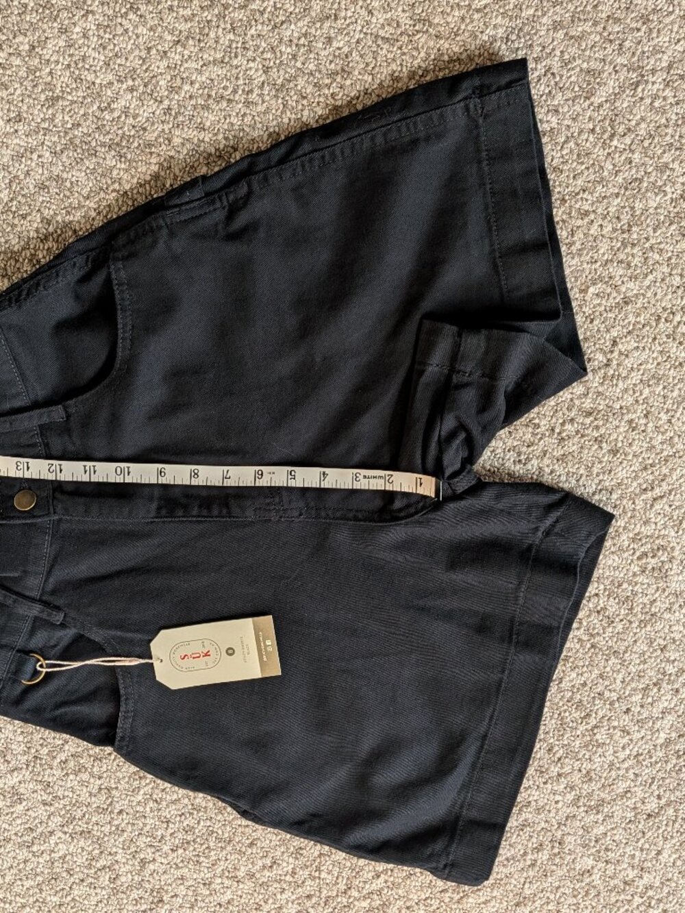 Black high-waisted shorts with waist cinch - Picture 4 of 8